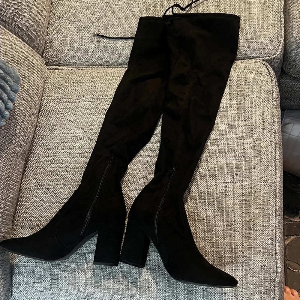 Unisa Unquesia Over-The-Knee Black Faux Suede Boots Women's Size 9    NWOT
